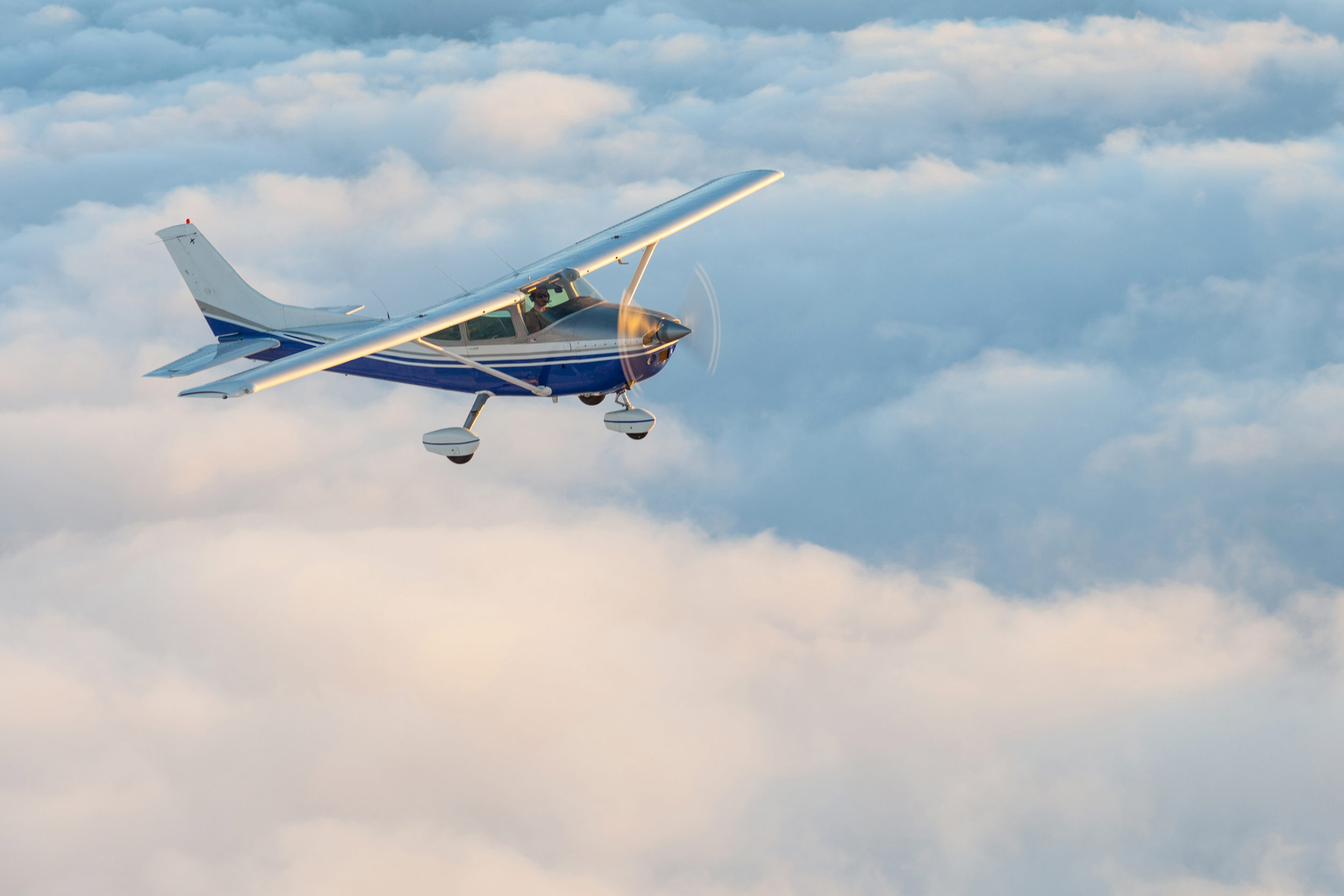 Cessna single-engine aircraft, air-to-air photography
